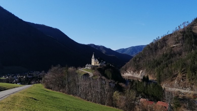 The Gothic Parish Church in Hollenstein an der Ybbs with its imposing tower, © Christine Baron