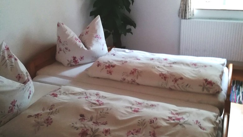 Zimmer im Apartment Haring, &copy; Albert Haring