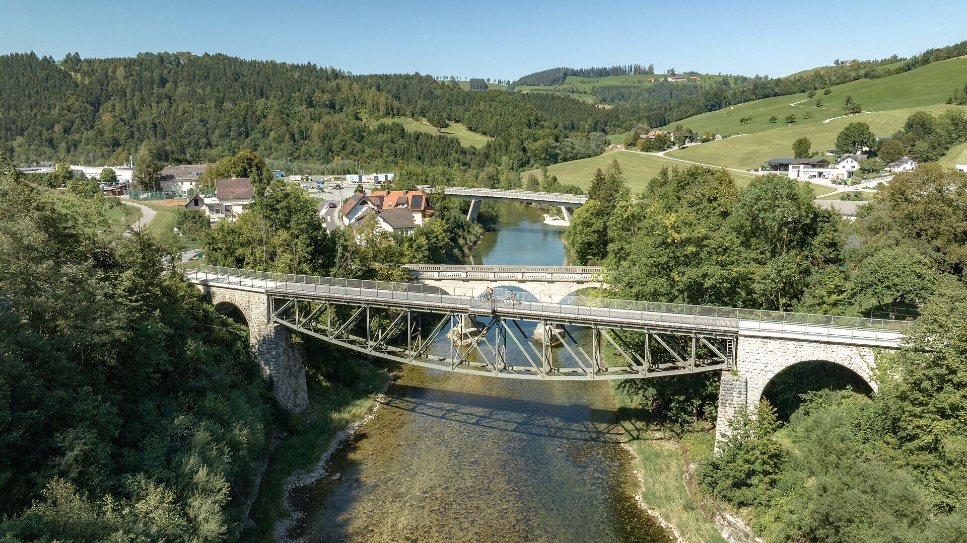 The gentle hills of the Ybbstal Alps invite you to enjoy unforgettable cycling tours. Surrounded by lush greenery and sparkling waters, cyclists experience the perfect harmony of nature and adventure here. A place that touches the soul and invites you to linger.
